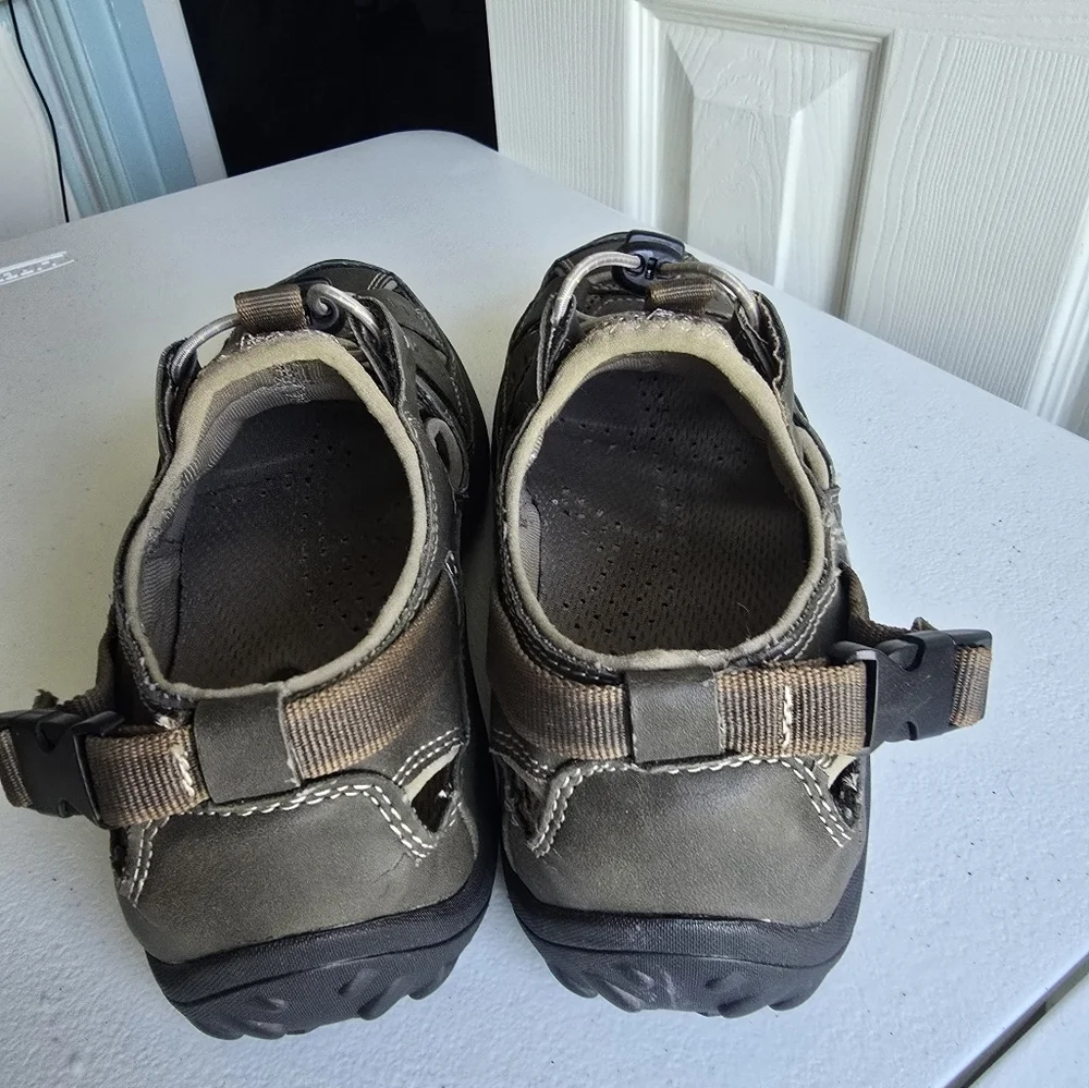 Dockers owned listing